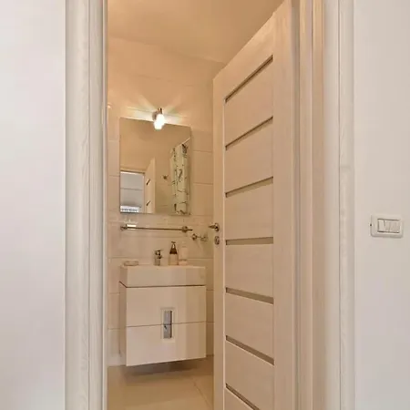 Alessia Apartament By Mamaia Nord דירה
